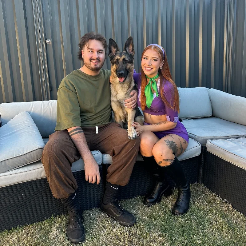 15. Mystery Gang Couple Costume with German Shepherd Center Seat