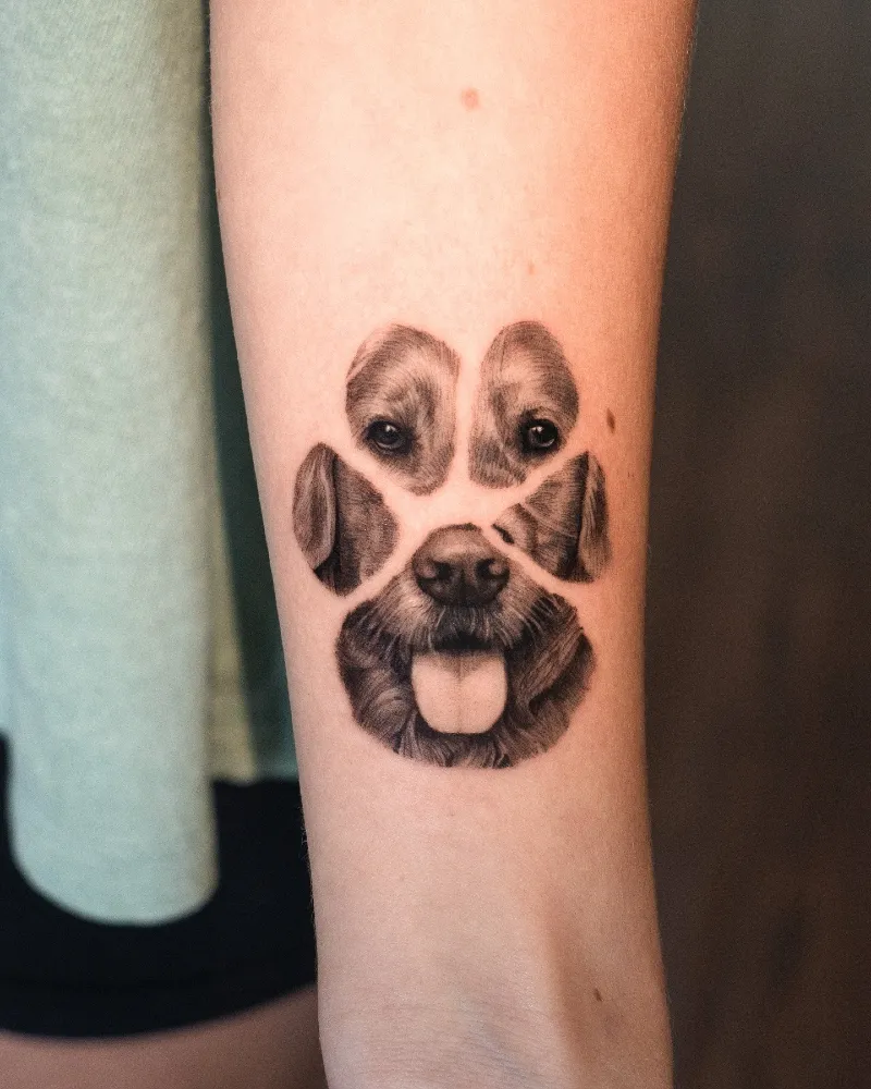 Golden Retriever Micro-Realism Portrait Within a Paw Silhouette