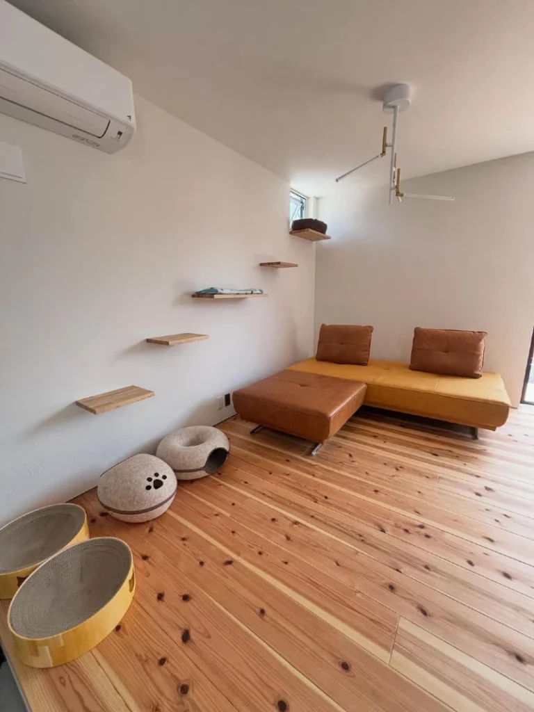 Minimalist Oak Step Wall with Mid-Century Tan Seating