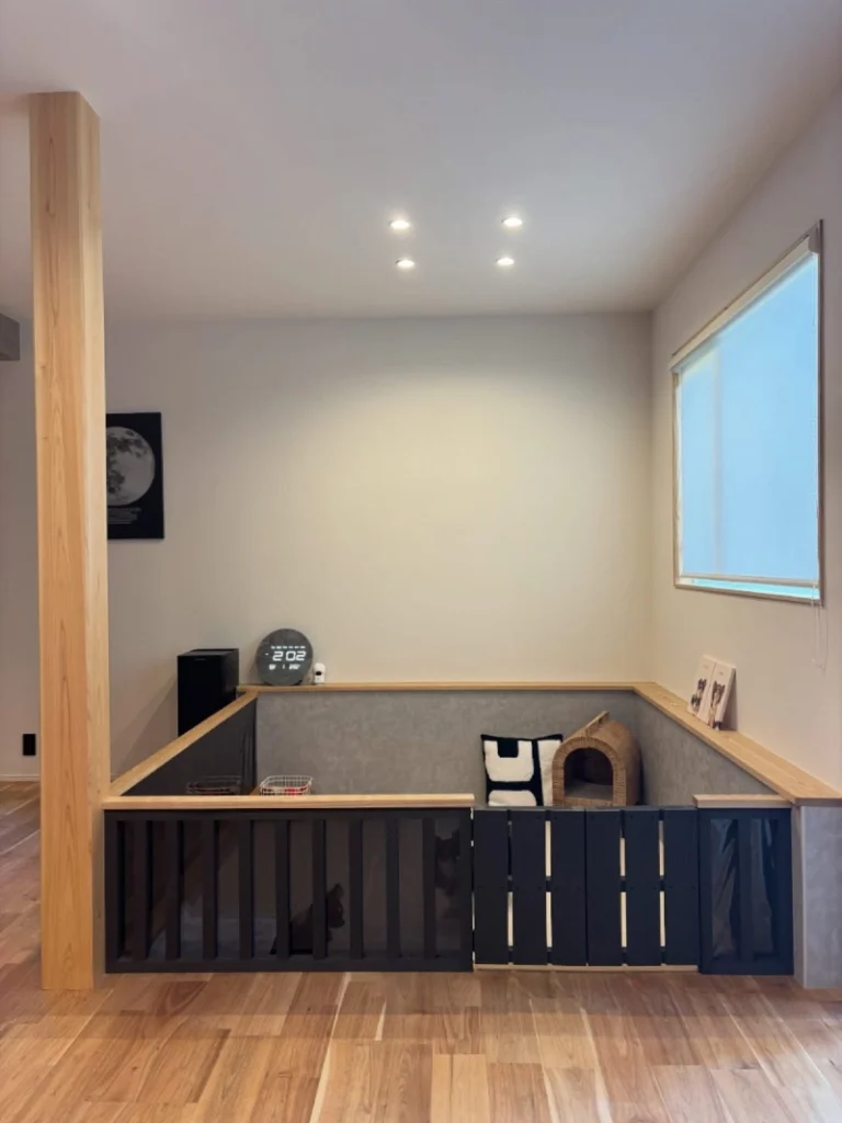 Minimalist Sunken Pen with Concrete-Look Walls and Wood Trim