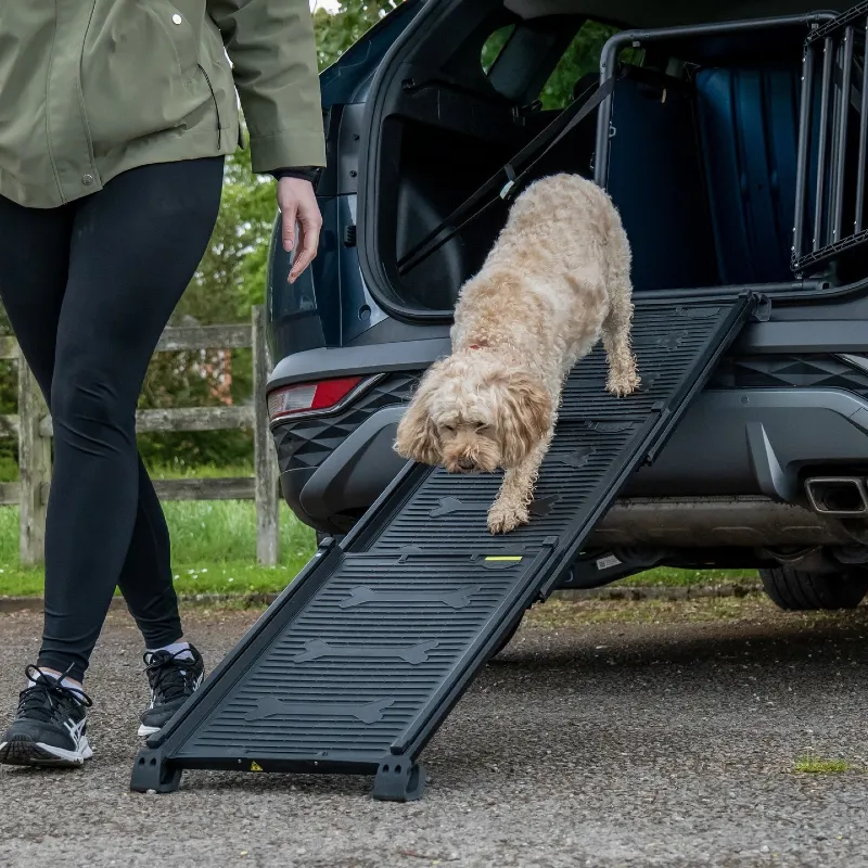 Molded Black Plastic Folding Vehicle Ramp with Raised Bone Ribs