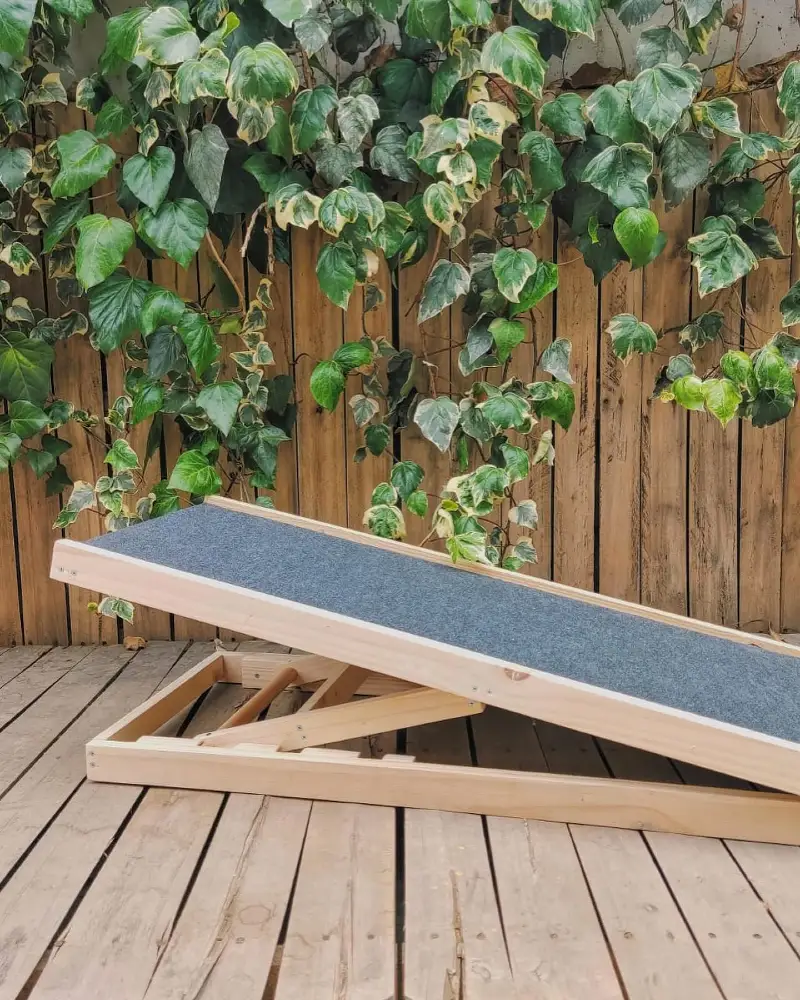 Natural Pine Adjustable Ramp with Slate Felt Runner