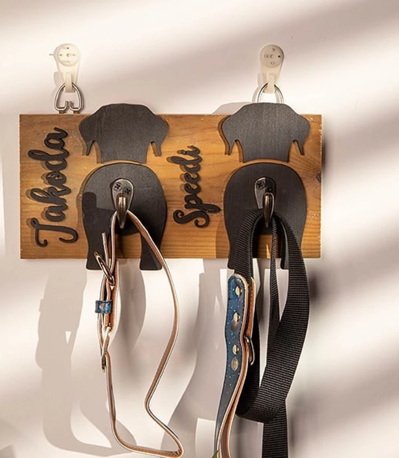 Dual Dog Timber Plaque with Raised Script Names and Dark Brass Hooks