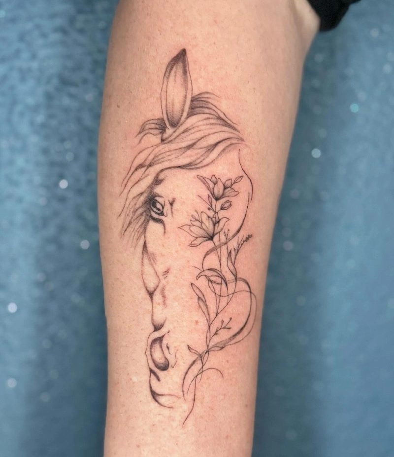 Fine-Line Illustrative Horse Head with Interwoven Wildflower Stem Split