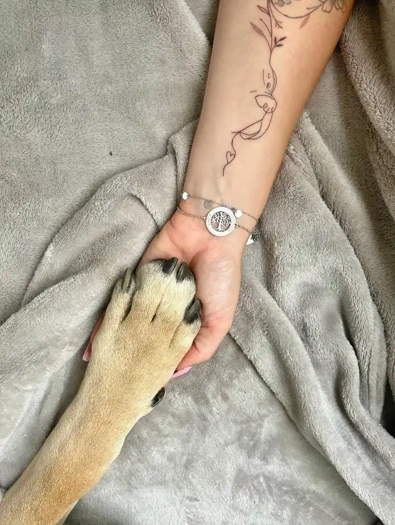 One line dog and owner portrait with a tiny heart