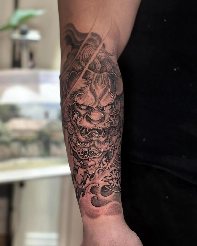 Outer Forearm Foo Dog Mask with Wave Accents