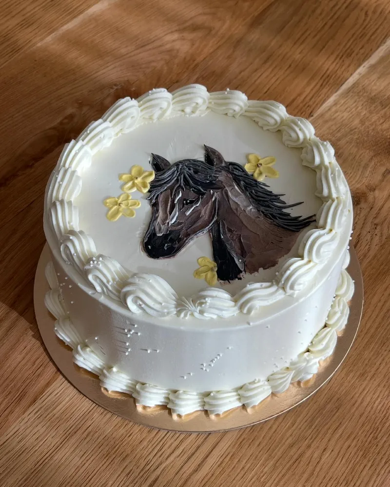 Palette-Knife Painted Buttercream Horse Portrait Cake with Classic Borders