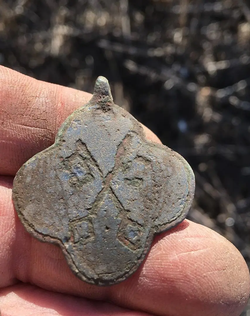 Quatrefoil Heraldic Pendant with Crossed Keys Relief