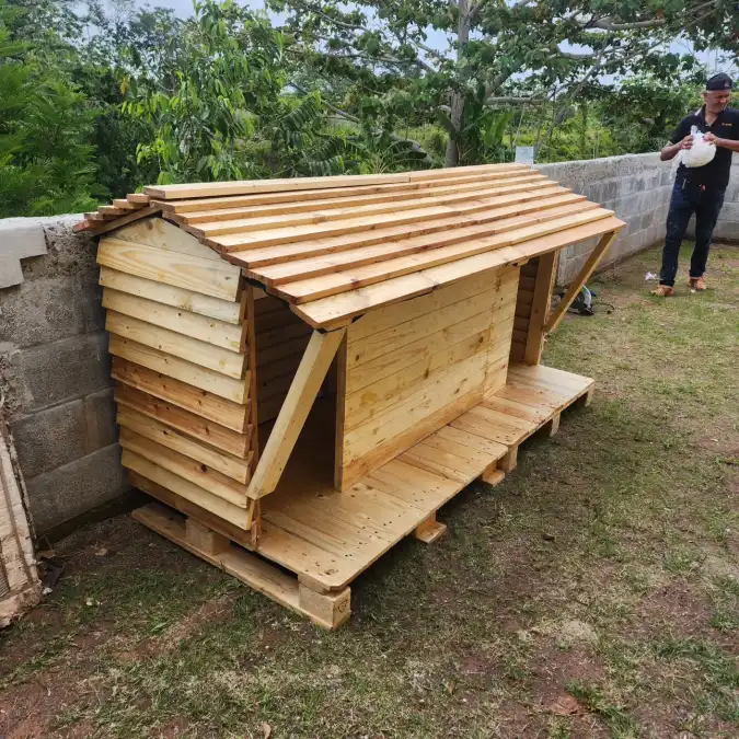 Raw Pallet Wood Kennel With Slatted Roof