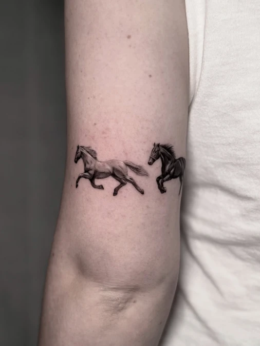 Synchronized Micro Realism Contrast Pair