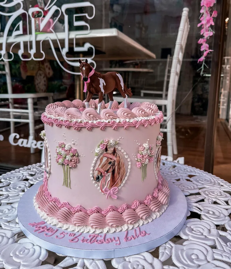 Vintage Pink Coppy Lambeth Cake with Cameo Horse Portraits