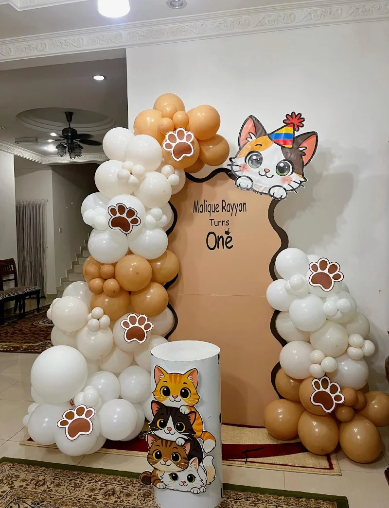 Wavy Warm-Neutral Backdrop with Asymmetric Balloon Columns and Stacked Cat Illustrations