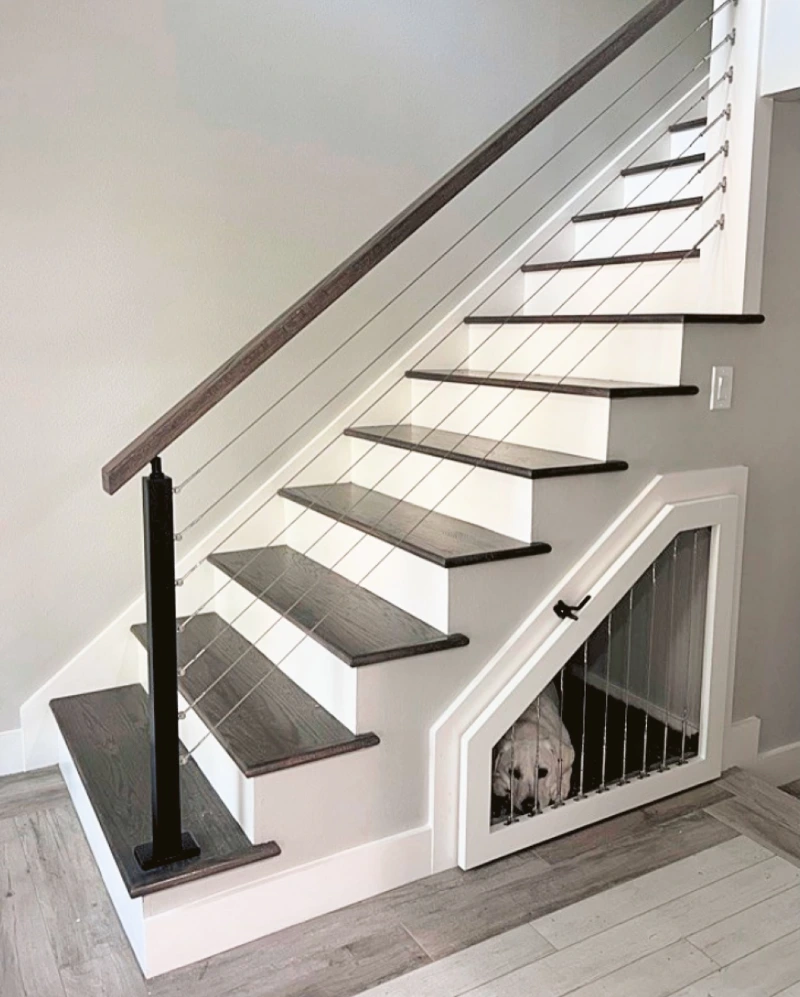 White Asymmetrical Built-In Kennel with Vertical Cable Grate and Matching Cable Balustrades