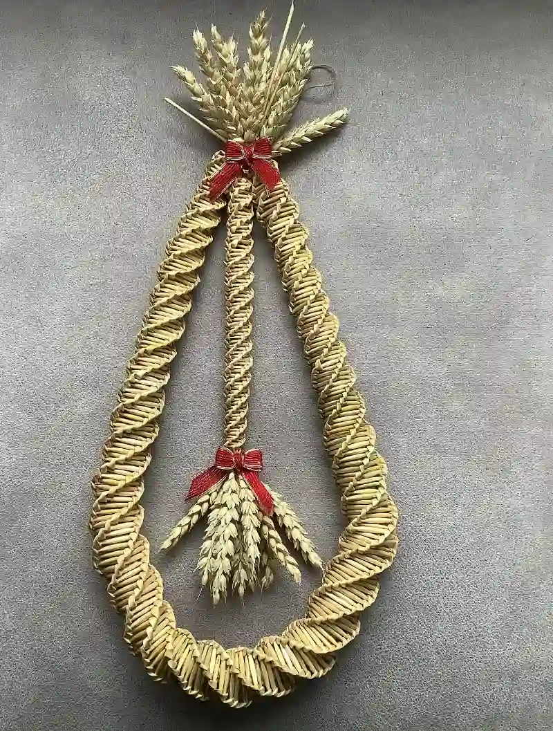 Woven Wheat Straw Collar Drop with Crimson Ribbon Accents