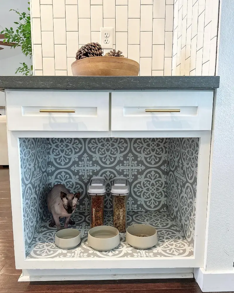 Patterned Tile Pet Cubby with Airtight Food Dispensers