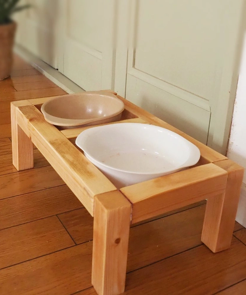 Wooden Block-Leg Stand with Ceramic Handled Bowls